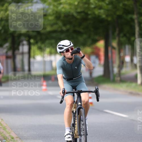 10.08.2025 - GEWOBA Citytriathlon Bremen Yannick Fuchs http://msf.ph/oto/8544179 10.08.2025 12:53:33 Radfahren 631, 759, 872, 902, 933, 966, 1035 meine-sportfotos.de