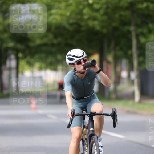 10.08.2025 - GEWOBA Citytriathlon Bremen Yannick Fuchs http://msf.ph/oto/8544181 10.08.2025 12:53:33 Radfahren 631, 759, 872, 902, 933, 966, 1035 meine-sportfotos.de