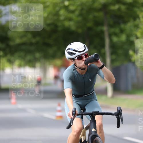 10.08.2025 - GEWOBA Citytriathlon Bremen Yannick Fuchs http://msf.ph/oto/8544185 10.08.2025 12:53:33 Radfahren 631, 759, 872, 902, 933, 966, 1035 meine-sportfotos.de