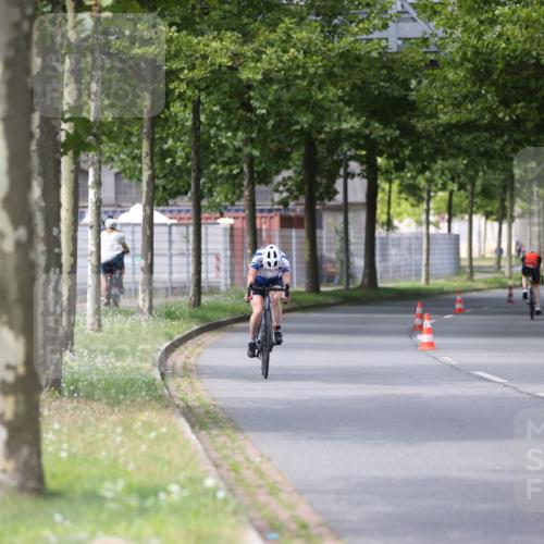 10.08.2025 - GEWOBA Citytriathlon Bremen Yannick Fuchs http://msf.ph/oto/8544189 10.08.2025 12:53:34 Radfahren 631, 759, 872, 902, 933, 966, 1035 meine-sportfotos.de