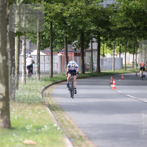 10.08.2025 - GEWOBA Citytriathlon Bremen Yannick Fuchs http://msf.ph/oto/8544193 10.08.2025 12:53:34 Radfahren 631, 759, 872, 902, 933, 966, 1035 meine-sportfotos.de