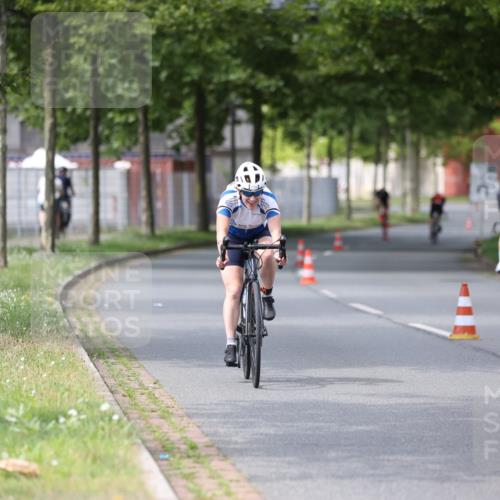 10.08.2025 - GEWOBA Citytriathlon Bremen Yannick Fuchs http://msf.ph/oto/8544197 10.08.2025 12:53:36 Radfahren 631, 739, 759, 872, 902, 933, 966, 1035 meine-sportfotos.de