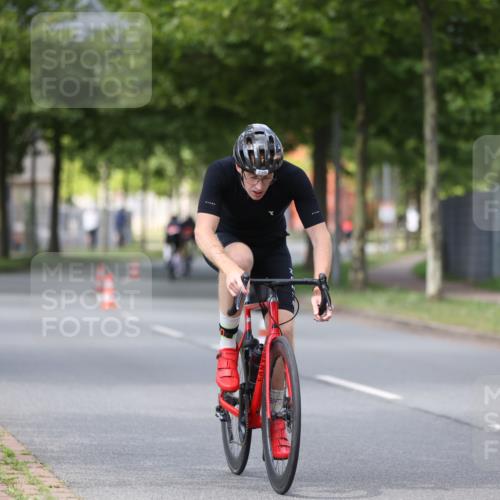 10.08.2025 - GEWOBA Citytriathlon Bremen Yannick Fuchs http://msf.ph/oto/8544219 10.08.2025 12:53:45 Radfahren 631, 739, 933, 1035 meine-sportfotos.de