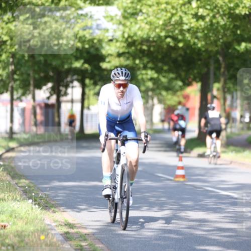 10.08.2025 - GEWOBA Citytriathlon Bremen Yannick Fuchs http://msf.ph/oto/8544237 10.08.2025 10:56:27 Radfahren 31, 115, 401, 429, 464 meine-sportfotos.de