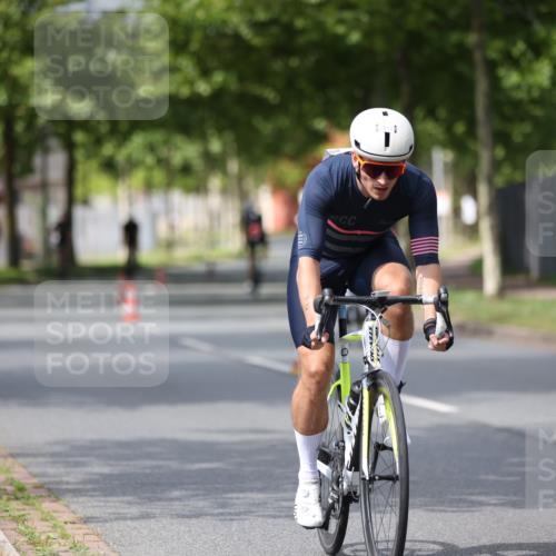 10.08.2025 - GEWOBA Citytriathlon Bremen Yannick Fuchs http://msf.ph/oto/8544243 10.08.2025 12:54:03 Radfahren 742, 750, 797, 1006, 1032, 1039 meine-sportfotos.de