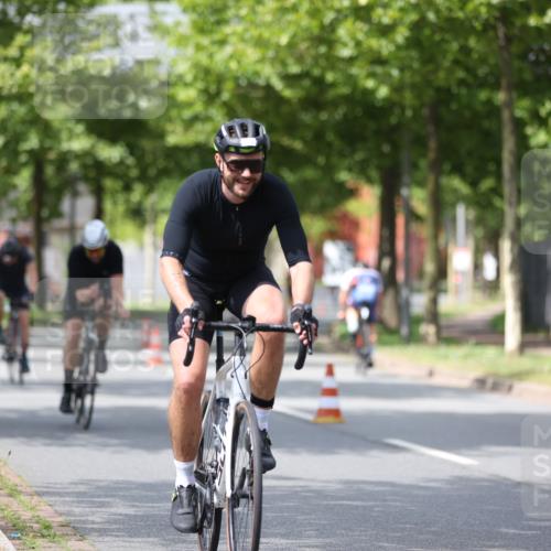 10.08.2025 - GEWOBA Citytriathlon Bremen Yannick Fuchs http://msf.ph/oto/8544265 10.08.2025 12:54:09 Radfahren 707, 740, 742, 750, 797, 1006, 1032, 1039 meine-sportfotos.de