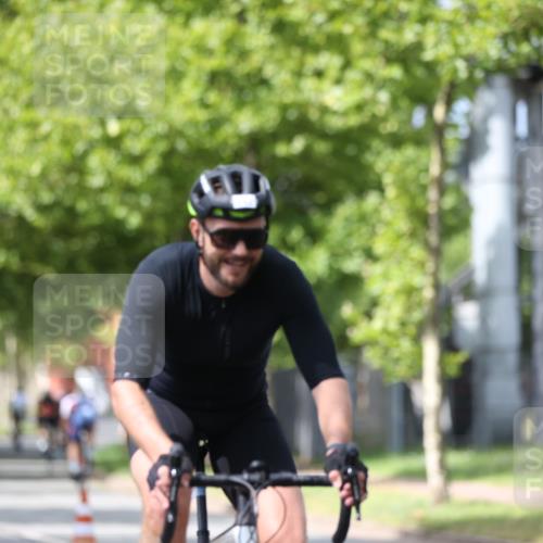 10.08.2025 - GEWOBA Citytriathlon Bremen Yannick Fuchs http://msf.ph/oto/8544272 10.08.2025 12:54:09 Radfahren 707, 740, 742, 750, 797, 1006, 1032, 1039 meine-sportfotos.de