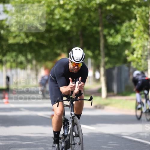 10.08.2025 - GEWOBA Citytriathlon Bremen Yannick Fuchs http://msf.ph/oto/8544279 10.08.2025 12:54:10 Radfahren 618, 707, 740, 742, 750, 797, 1006, 1032, 1039 meine-sportfotos.de