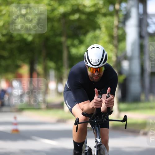10.08.2025 - GEWOBA Citytriathlon Bremen Yannick Fuchs http://msf.ph/oto/8544284 10.08.2025 12:54:10 Radfahren 618, 707, 740, 742, 750, 797, 1006, 1032, 1039 meine-sportfotos.de