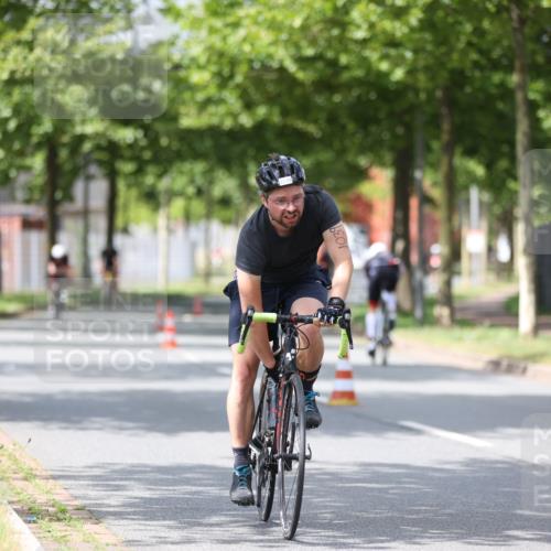 10.08.2025 - GEWOBA Citytriathlon Bremen Yannick Fuchs http://msf.ph/oto/8544291 10.08.2025 12:54:12 Radfahren 618, 707, 740, 742, 750, 797, 1006, 1032, 1039 meine-sportfotos.de