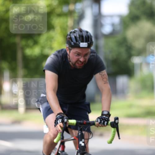 10.08.2025 - GEWOBA Citytriathlon Bremen Yannick Fuchs http://msf.ph/oto/8544298 10.08.2025 12:54:12 Radfahren 618, 707, 740, 742, 750, 797, 1006, 1032, 1039 meine-sportfotos.de