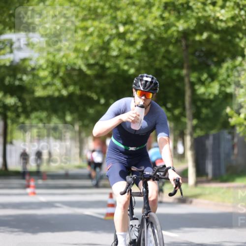 10.08.2025 - GEWOBA Citytriathlon Bremen Yannick Fuchs http://msf.ph/oto/8544348 10.08.2025 12:54:22 Radfahren 580, 582, 618, 707, 740, 750, 789, 826, 1006 meine-sportfotos.de