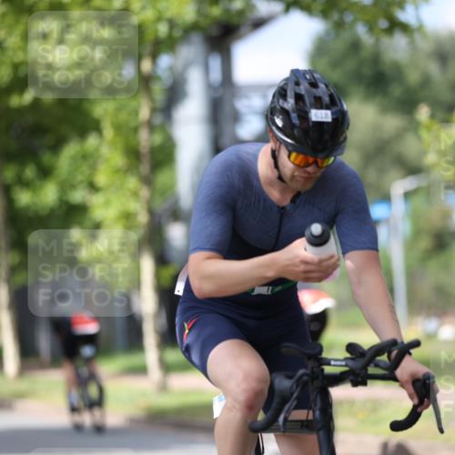 10.08.2025 - GEWOBA Citytriathlon Bremen Yannick Fuchs http://msf.ph/oto/8544358 10.08.2025 12:54:22 Radfahren 580, 582, 618, 707, 740, 750, 789, 826, 1006 meine-sportfotos.de