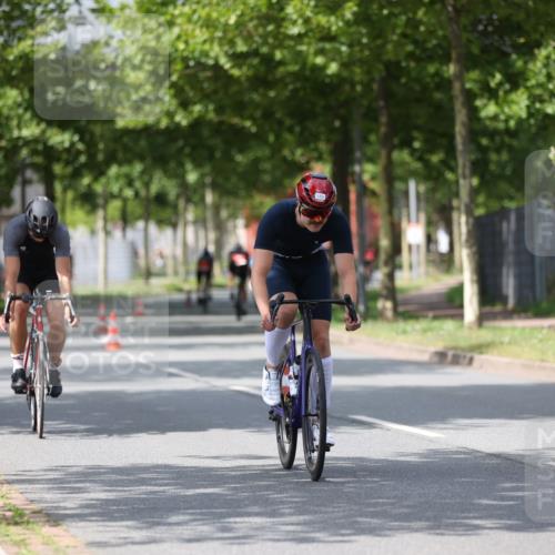 10.08.2025 - GEWOBA Citytriathlon Bremen Yannick Fuchs http://msf.ph/oto/8544363 10.08.2025 12:54:27 Radfahren 580, 582, 618, 707, 740, 783, 789, 826 meine-sportfotos.de