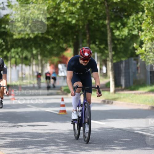 10.08.2025 - GEWOBA Citytriathlon Bremen Yannick Fuchs http://msf.ph/oto/8544366 10.08.2025 12:54:27 Radfahren 580, 582, 618, 707, 740, 783, 789, 826 meine-sportfotos.de