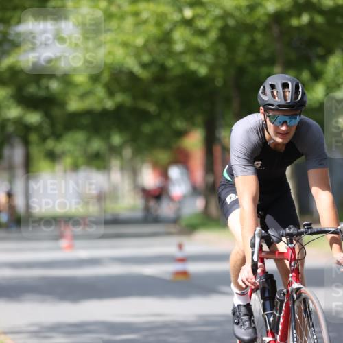10.08.2025 - GEWOBA Citytriathlon Bremen Yannick Fuchs http://msf.ph/oto/8544376 10.08.2025 12:54:28 Radfahren 580, 582, 618, 634, 707, 740, 783, 789, 790, 826 meine-sportfotos.de