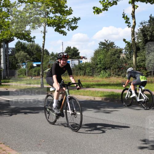 10.08.2025 - GEWOBA Citytriathlon Bremen Yannick Fuchs http://msf.ph/oto/8544427 10.08.2025 14:50:10 Radfahren 120, 293, 322, 352, 356, 400, 410 meine-sportfotos.de
