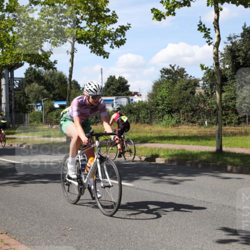 10.08.2025 - GEWOBA Citytriathlon Bremen Yannick Fuchs http://msf.ph/oto/8544438 10.08.2025 14:50:15 Radfahren 120, 352, 356, 400, 410, 504 meine-sportfotos.de