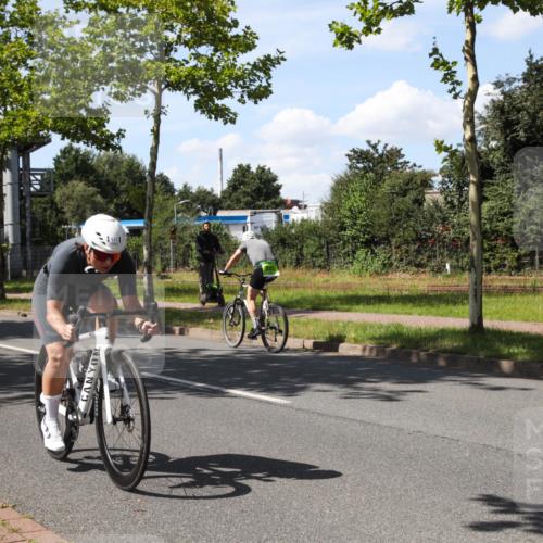 10.08.2025 - GEWOBA Citytriathlon Bremen Yannick Fuchs http://msf.ph/oto/8544492 10.08.2025 14:51:09 Radfahren 338, 379, 411, 470, 494 meine-sportfotos.de