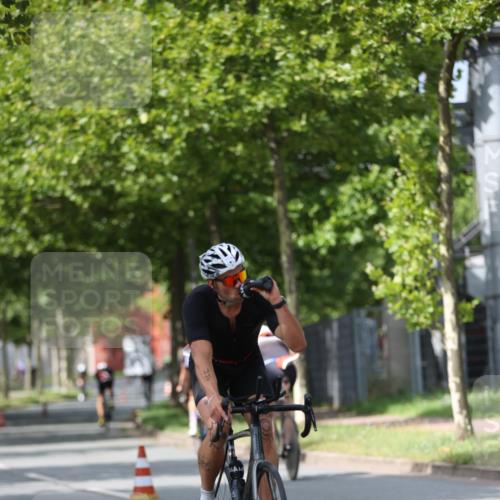 10.08.2025 - GEWOBA Citytriathlon Bremen Yannick Fuchs http://msf.ph/oto/8544595 10.08.2025 12:55:08 Radfahren 563, 591, 632, 696, 714, 728, 761, 766, 781, 794, 877, 1015 meine-sportfotos.de