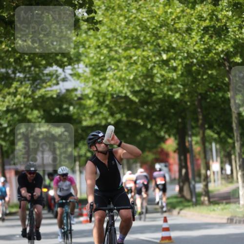 10.08.2025 - GEWOBA Citytriathlon Bremen Yannick Fuchs http://msf.ph/oto/8544633 10.08.2025 12:55:10 Radfahren 563, 591, 632, 696, 714, 728, 761, 766, 781, 794, 877, 1015 meine-sportfotos.de