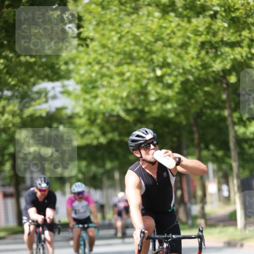 10.08.2025 - GEWOBA Citytriathlon Bremen Yannick Fuchs http://msf.ph/oto/8544650 10.08.2025 12:55:10 Radfahren 563, 591, 632, 696, 714, 728, 761, 766, 781, 794, 877, 1015 meine-sportfotos.de