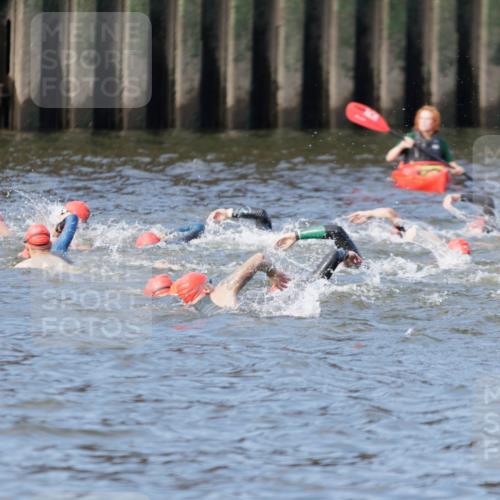 10.08.2025 - GEWOBA Citytriathlon Bremen H.Heesch http://msf.ph/oto/8544651 10.08.2025 10:04:24 Schwimmen  meine-sportfotos.de