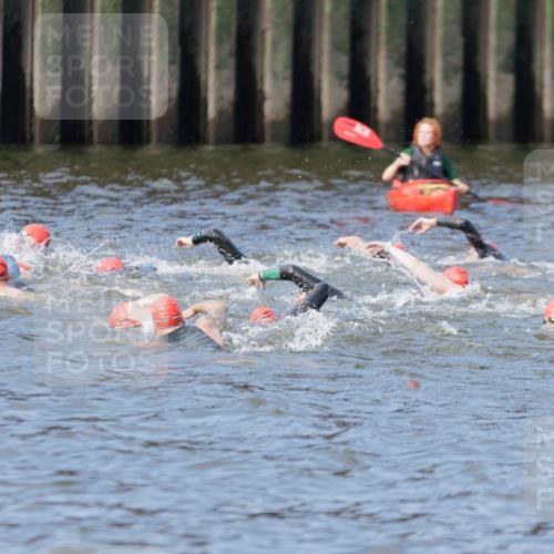 10.08.2025 - GEWOBA Citytriathlon Bremen H.Heesch http://msf.ph/oto/8544653 10.08.2025 10:04:24 Schwimmen  meine-sportfotos.de