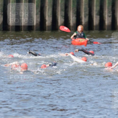 10.08.2025 - GEWOBA Citytriathlon Bremen H.Heesch http://msf.ph/oto/8544657 10.08.2025 10:04:24 Schwimmen  meine-sportfotos.de