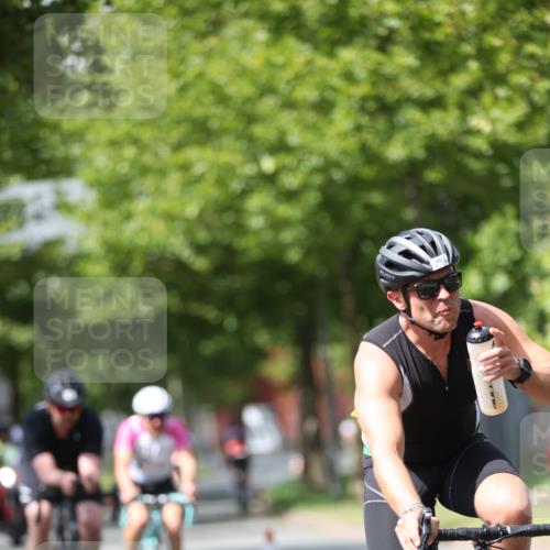 10.08.2025 - GEWOBA Citytriathlon Bremen Yannick Fuchs http://msf.ph/oto/8544660 10.08.2025 12:55:11 Radfahren 563, 632, 696, 714, 761, 766, 794, 877, 1015 meine-sportfotos.de