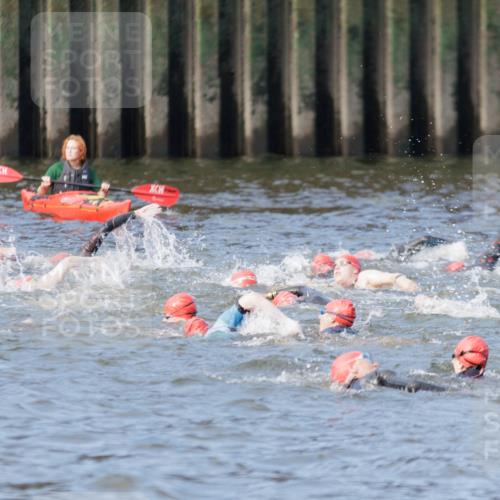 10.08.2025 - GEWOBA Citytriathlon Bremen H.Heesch http://msf.ph/oto/8544666 10.08.2025 10:04:25 Schwimmen  meine-sportfotos.de