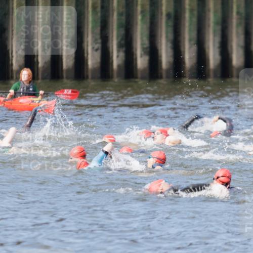10.08.2025 - GEWOBA Citytriathlon Bremen H.Heesch http://msf.ph/oto/8544669 10.08.2025 10:04:25 Schwimmen  meine-sportfotos.de
