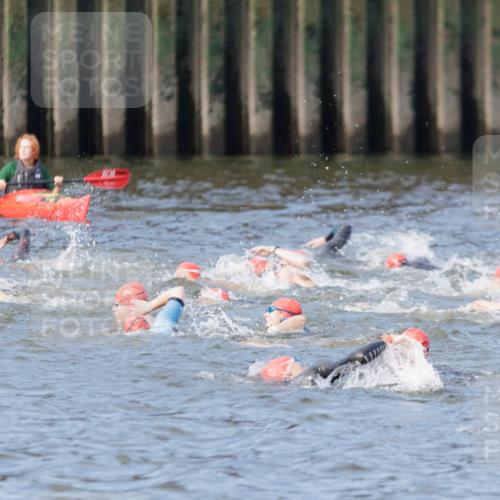 10.08.2025 - GEWOBA Citytriathlon Bremen H.Heesch http://msf.ph/oto/8544672 10.08.2025 10:04:25 Schwimmen  meine-sportfotos.de