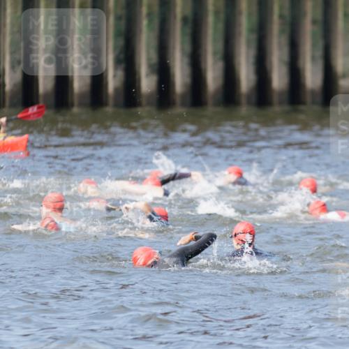 10.08.2025 - GEWOBA Citytriathlon Bremen H.Heesch http://msf.ph/oto/8544679 10.08.2025 10:04:25 Schwimmen  meine-sportfotos.de