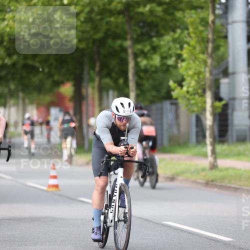 10.08.2025 - GEWOBA Citytriathlon Bremen Yannick Fuchs http://msf.ph/oto/8544783 10.08.2025 12:55:40 Radfahren 636, 658, 729, 779, 804, 843, 880, 1033 meine-sportfotos.de