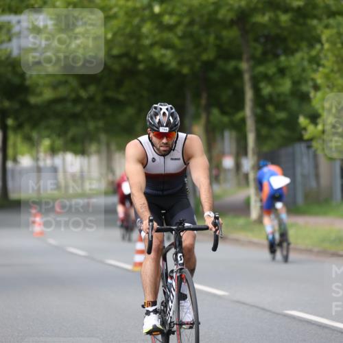 10.08.2025 - GEWOBA Citytriathlon Bremen Yannick Fuchs http://msf.ph/oto/8544926 10.08.2025 12:56:09 Radfahren 589, 662, 764, 765, 784, 883, 896, 1024, 1025 meine-sportfotos.de