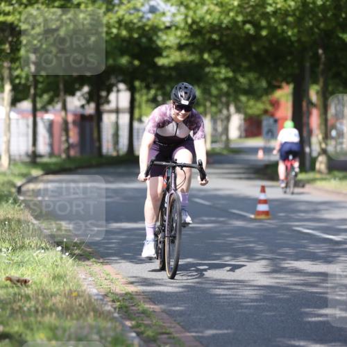 10.08.2025 - GEWOBA Citytriathlon Bremen Yannick Fuchs http://msf.ph/oto/8544941 10.08.2025 11:01:50 Radfahren 89, 199, 481 meine-sportfotos.de
