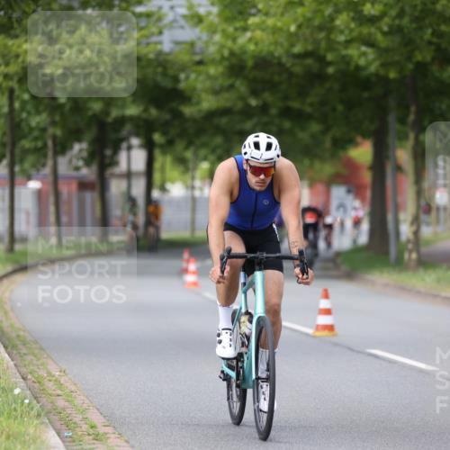 10.08.2025 - GEWOBA Citytriathlon Bremen Yannick Fuchs http://msf.ph/oto/8544963 10.08.2025 12:56:14 Radfahren 589, 662, 764, 765, 784, 844, 1024, 1025 meine-sportfotos.de