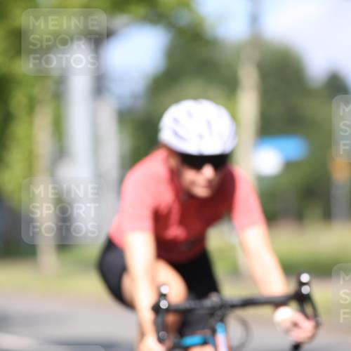 10.08.2025 - GEWOBA Citytriathlon Bremen Yannick Fuchs http://msf.ph/oto/8545011 10.08.2025 11:02:29 Radfahren 61, 195, 237, 484 meine-sportfotos.de
