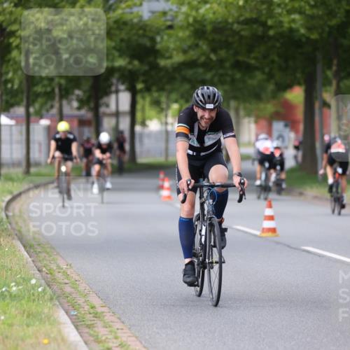 10.08.2025 - GEWOBA Citytriathlon Bremen Yannick Fuchs http://msf.ph/oto/8545018 10.08.2025 12:56:23 Radfahren 555, 567, 589, 662, 678, 721, 737, 764, 814, 831, 844 meine-sportfotos.de