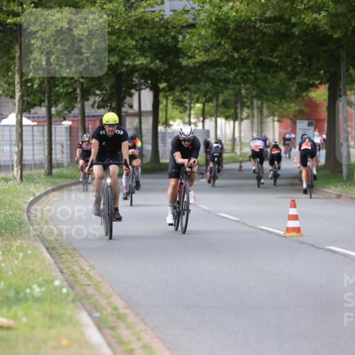 10.08.2025 - GEWOBA Citytriathlon Bremen Yannick Fuchs http://msf.ph/oto/8545033 10.08.2025 12:56:24 Radfahren 555, 567, 589, 662, 678, 721, 737, 764, 814, 831, 844 meine-sportfotos.de