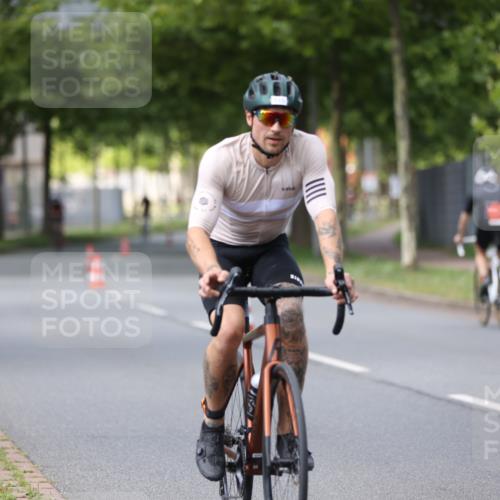 10.08.2025 - GEWOBA Citytriathlon Bremen Yannick Fuchs http://msf.ph/oto/8545191 10.08.2025 12:56:39 Radfahren 555, 567, 597, 678, 706, 721, 737, 749, 772, 782, 814, 815, 831 meine-sportfotos.de