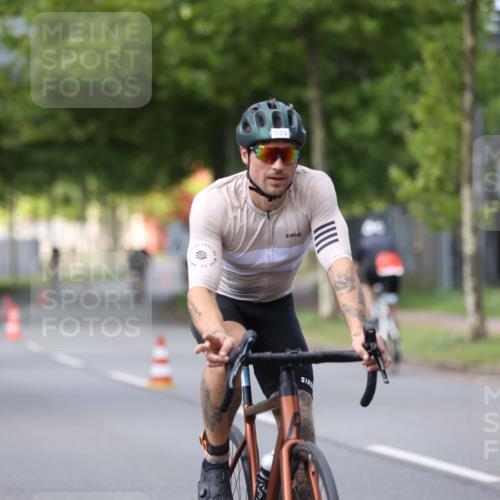 10.08.2025 - GEWOBA Citytriathlon Bremen Yannick Fuchs http://msf.ph/oto/8545193 10.08.2025 12:56:39 Radfahren 555, 567, 597, 678, 706, 721, 737, 749, 772, 782, 814, 815, 831 meine-sportfotos.de