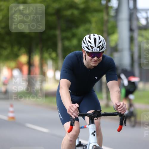 10.08.2025 - GEWOBA Citytriathlon Bremen Yannick Fuchs http://msf.ph/oto/8545232 10.08.2025 12:56:48 Radfahren 597, 672, 706, 749, 755, 772, 782, 815, 830, 913, 1014 meine-sportfotos.de