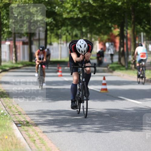 10.08.2025 - GEWOBA Citytriathlon Bremen Yannick Fuchs http://msf.ph/oto/8545262 10.08.2025 12:56:57 Radfahren 559, 597, 672, 723, 755, 815, 830, 879, 913, 1003, 1014 meine-sportfotos.de