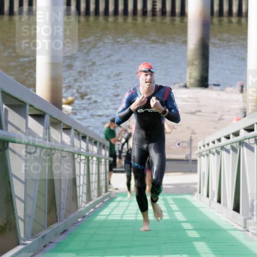 10.08.2025 - GEWOBA Citytriathlon Bremen H.Heesch http://msf.ph/oto/8545346 10.08.2025 10:14:37 Schwimmen 391, 438 meine-sportfotos.de