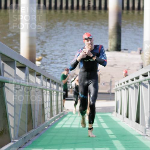 10.08.2025 - GEWOBA Citytriathlon Bremen H.Heesch http://msf.ph/oto/8545352 10.08.2025 10:14:37 Schwimmen 391, 438 meine-sportfotos.de