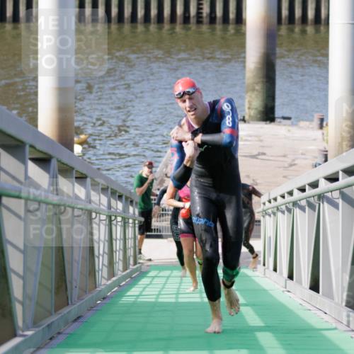 10.08.2025 - GEWOBA Citytriathlon Bremen H.Heesch http://msf.ph/oto/8545355 10.08.2025 10:14:38 Schwimmen 374, 391, 438 meine-sportfotos.de