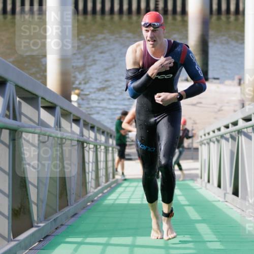 10.08.2025 - GEWOBA Citytriathlon Bremen H.Heesch http://msf.ph/oto/8545370 10.08.2025 10:14:38 Schwimmen 374, 391, 438 meine-sportfotos.de