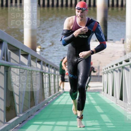 10.08.2025 - GEWOBA Citytriathlon Bremen H.Heesch http://msf.ph/oto/8545372 10.08.2025 10:14:39 Schwimmen 374, 391, 438 meine-sportfotos.de